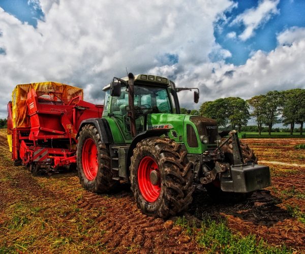 tractor-g258e3dc52_1280 tractor-g258e3dc52_1280