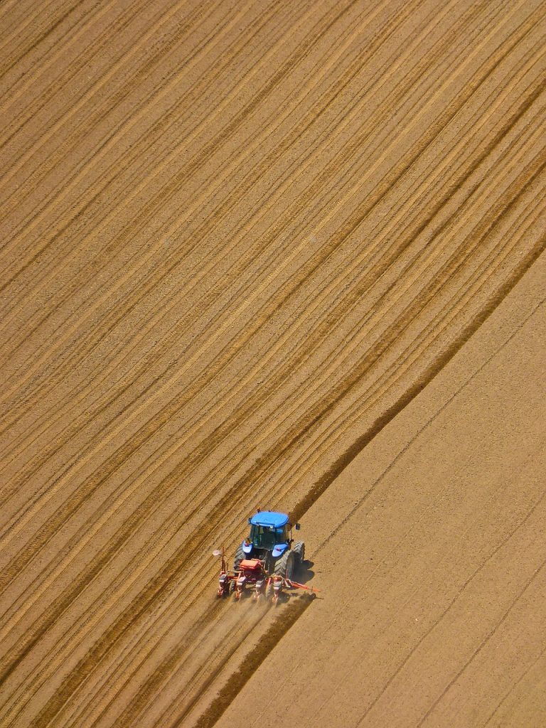 tractor-gd79f76074_1280